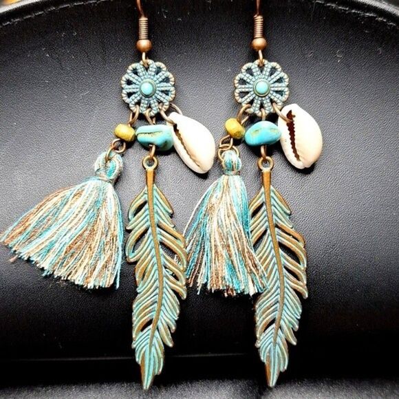 Unbranded Jewelry - seashell drop Earrings with Turquoise feather tassel